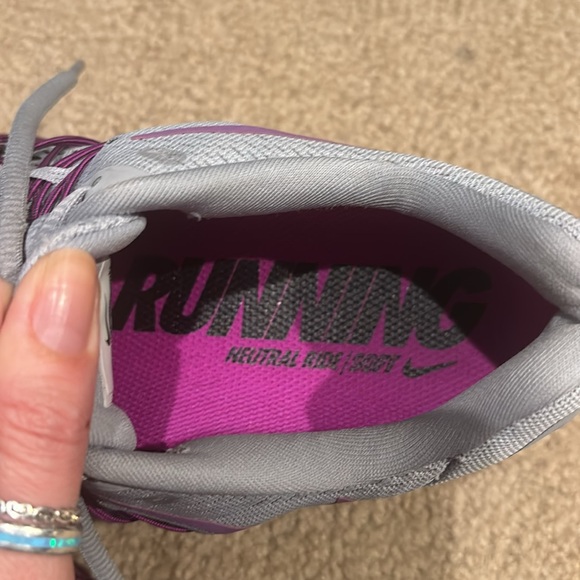 Nike Women's Air Max 2015 Shoes in Gray & Purple EUC - Picture 9 of 10